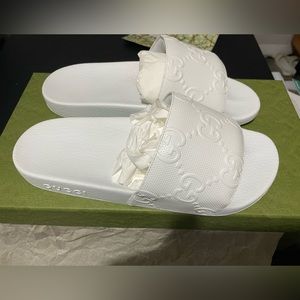 Gucci Gg-embossed Rubber Slides  Sz 8 - white